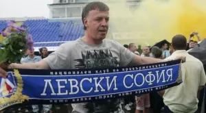 {{ otherArticle[0].article.title }}