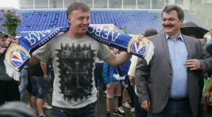 {{ otherArticle[0].article.title }}