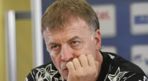 Сираков: Изпълкомът не обсъжда смяната на Любо Пенев 