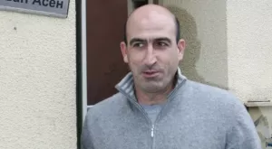 {{ otherArticle[0].article.title }}