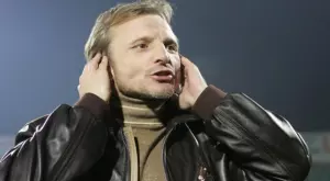 {{ otherArticle[0].article.title }}