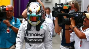 Хамилтън покори "Катедралата на скоростта"