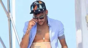 Неймар разпуска в Ибиса със специален корсет