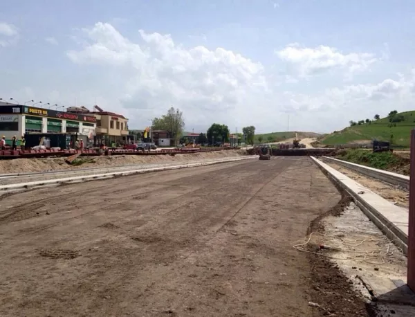 До март 2015 г. автомагистрала "Струма" стига Благоевград 