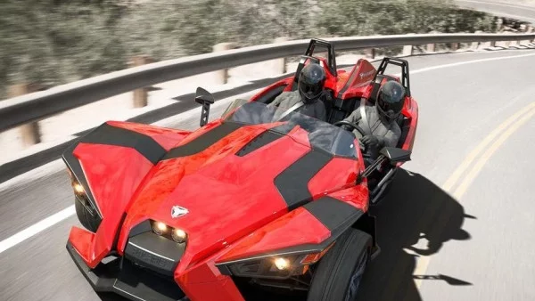 Polaris Slingshot е триколесна играчка за възрастни