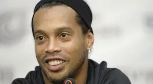 Роналдиньо ще играе на няколко часа път от България 