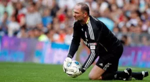 Разследват легенда на Милан за притежание на наркотици