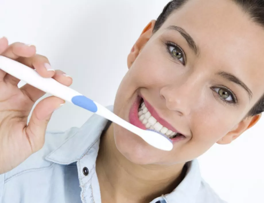 Това са грешките, които допускате при миенето на зъбите