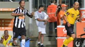 Роналдиньо ще омагьосва феновете в Мексико