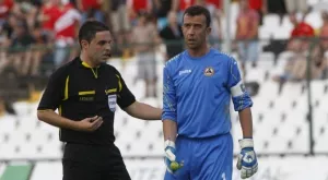 Гошо Петков се оплака от феновете, хвърляли ябълки и камъни по него