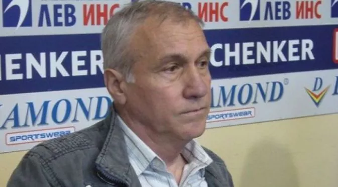 Аладжов: Има възход при Стоев, нека залага на младите до края