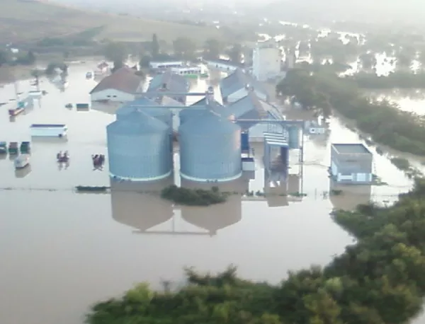 Кметът на Мизия: Водата е дошла от преливащ язовир 