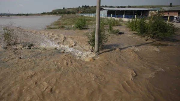Местните власти във Врачанско взаимно се обвиняват за наводнението в Мизия