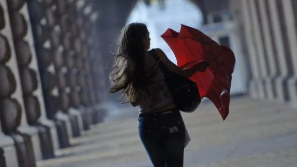 Дъждовен и ветровит петък 