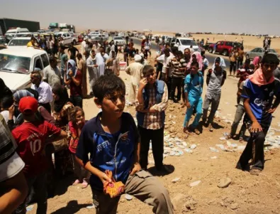 Десетки цивилни бягат от иракския град Киркук