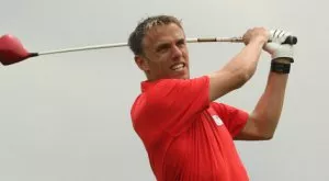 Бивш защитник на Юнайтед може да оглави младежките национали на Англия