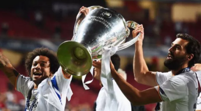 Шампион с Реал Мадрид и Испания слага край на кариерата си
