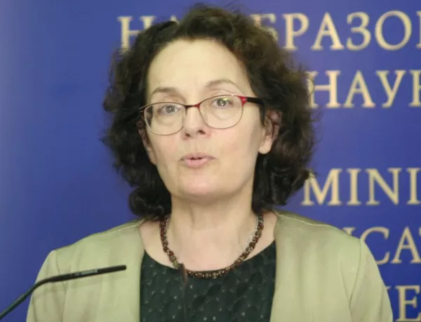 Коларова: Учителите ще получат увеличение на заплатите