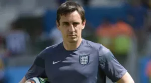 Феновете на Валенсия изгориха чучело на Гари Невил (СНИМКА)