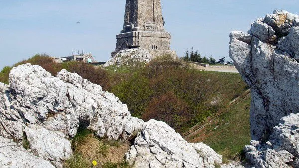 МК: Паметникът на Шипка никога няма да остане без охрана