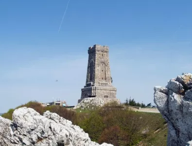 МВР ще продължи да охранява паметника Шипка до март догодина