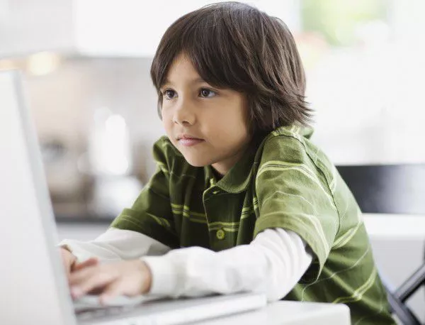 За децата е по-опасно в интернет, отколкото на улицата