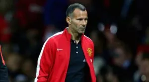 Паника на "Олд Трафорд" - Гигс напуска