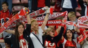 Фенове на Динамо (Б) викат за Лудогорец