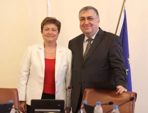 Близнашки предлага официално Георгиева за външен министър на ЕС 