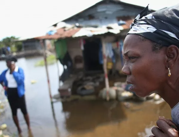  Медици бягат от болниците в Нигерия, след като медицинска сестра почина от ебола