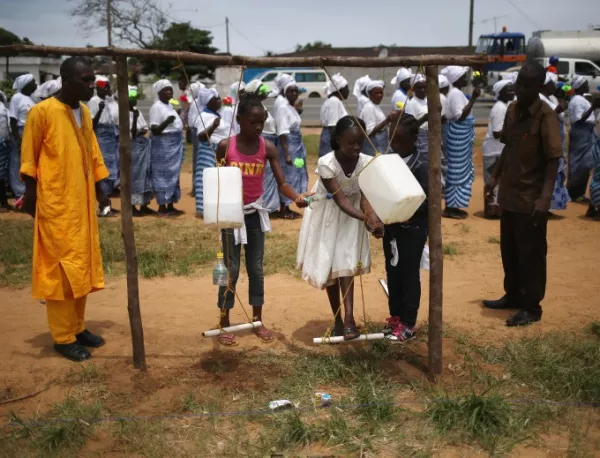 Сиера Леоне закри границите си с Либерия и Гвинея заради еболата