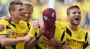 Как Спайдърмен спечели сърцата на феновете в Дортмунд
