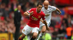 Чичарито сменя Юнайтед с италиански гранд