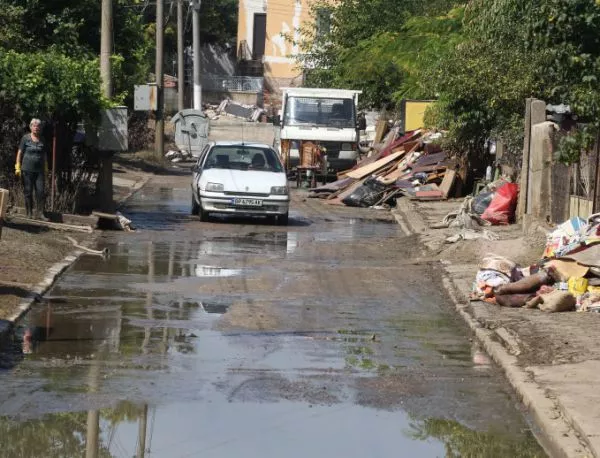 Пострадалите от наводнението в Мизия заплашиха с протести