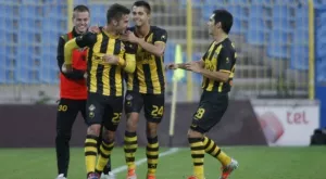 Ботев (Пловдив) извади от релси Локомотив (Мездра)