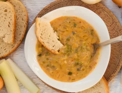 Невероятно ароматна френска лучена супа - усетете вкуса на Франция
