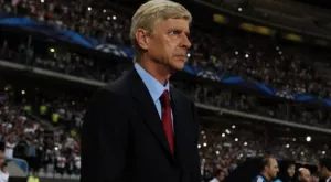 Замериха ме с бутилка, жалва се Венгер