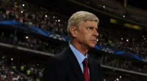 В Англия: Венгер остава и получава огромна сума за трансфери