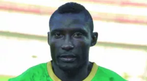 Убиха с камък голмайстора на Алжир