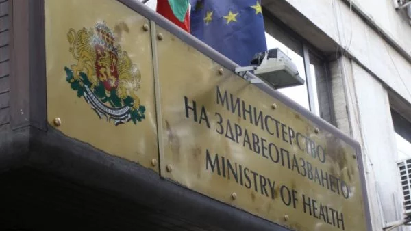 Здравният министър иска да вземе обществените поръчки за лекарствата за болниците