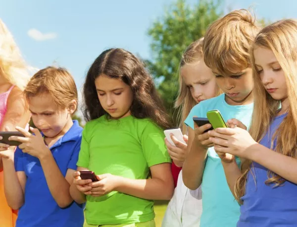 Само 3% от децата използват мобилния за разговори