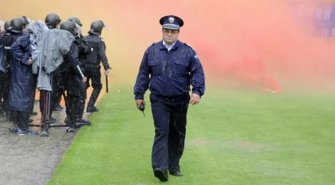 Шефът на полицията в Ловеч: На всеки трети фен на стадиона - полицай!