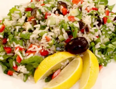 Апетитна средиземноморска оризова салата