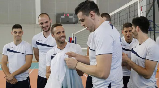 Алексиев слага капитанската лента на игрите в Баку