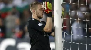 Съотборник на Страхил Попов като Моци, но "почти": 2-ма вратари аут, нападател стана страж (ВИДЕО)