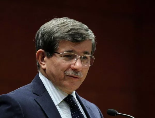 Давутоглу: Турция няма да позволи Азаз в Сирия да падне в ръцете на кюрдите