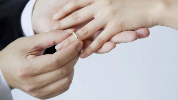 Жена получи развод, защото мъжът ѝ не ѝ отговарял в социална мрежа