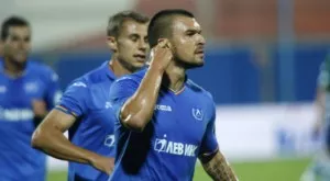 {{ otherArticle[0].article.title }}