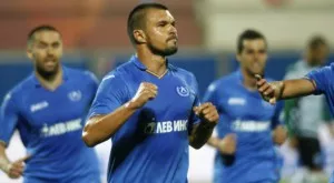 {{ otherArticle[0].article.title }}