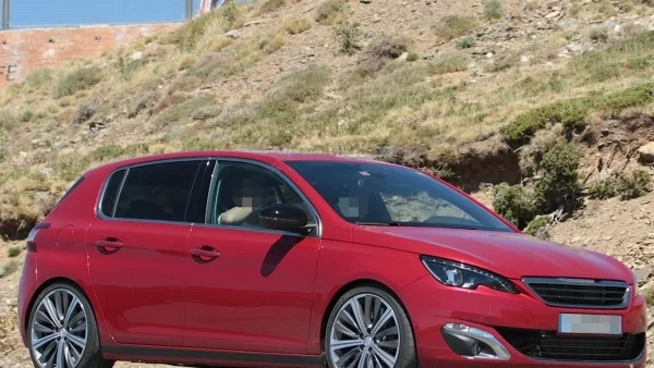 Тестват Peugeot 308 GTi преди дебюта му в Париж